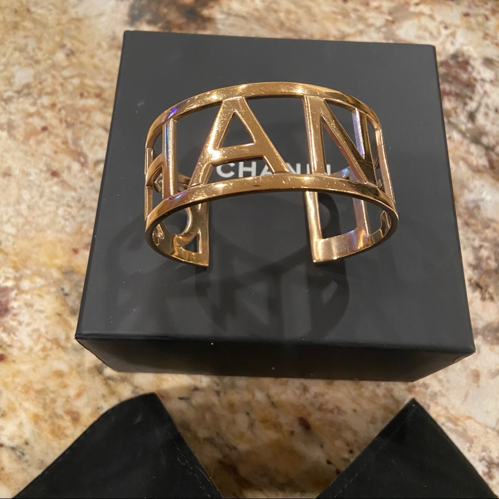 Chanel signature gold tone cuff🌟RARE runway🌟